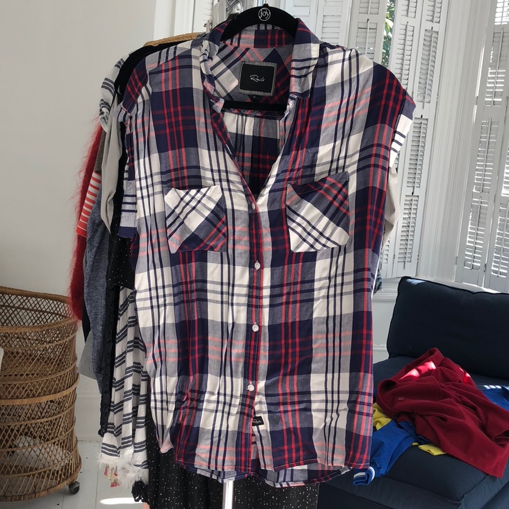 Rails button up
